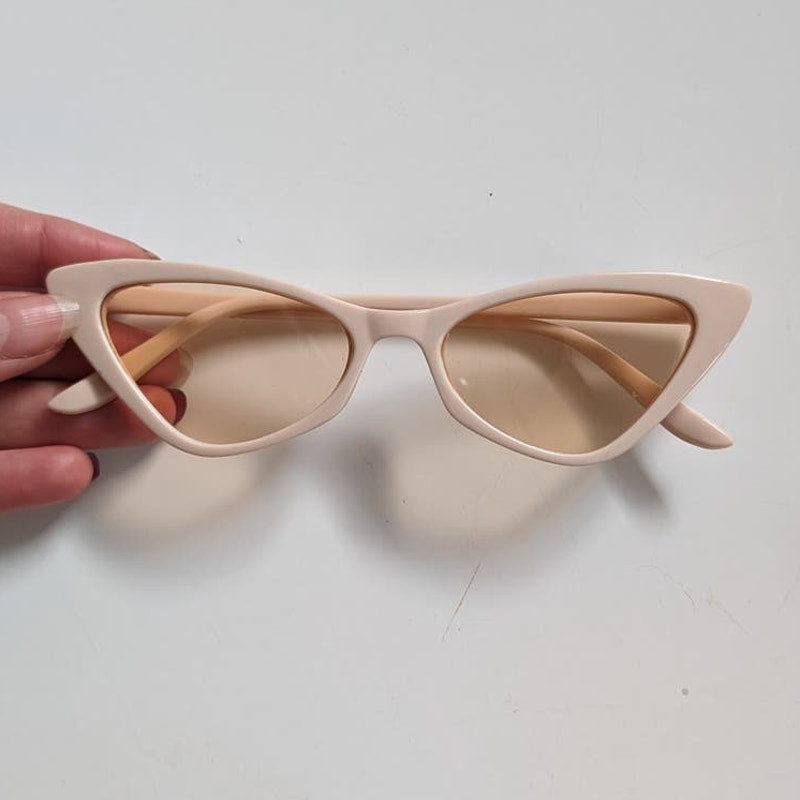 Y2K Barbie Festival Retro 60s style Cat Eye Sunglasses Pink Cream Sunnies Shades